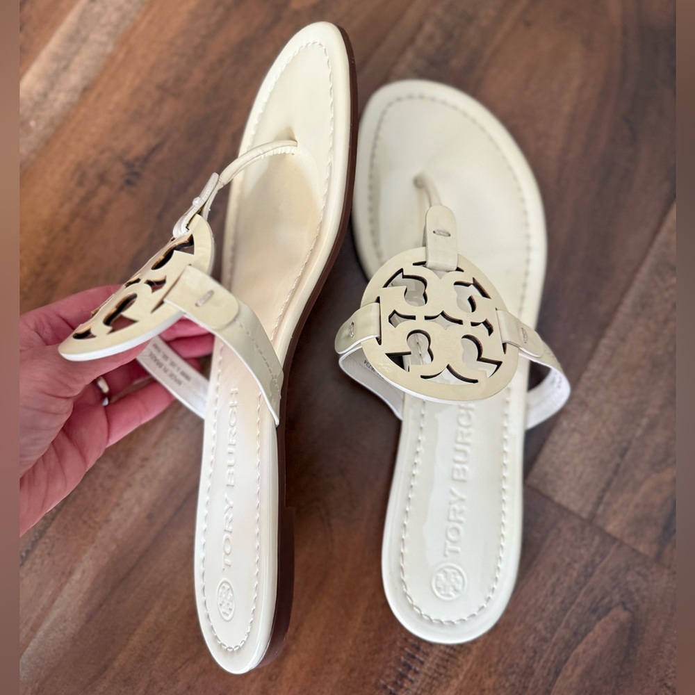 Tory Burch Cream Sandals Flip Flops - Picture 3 of 6